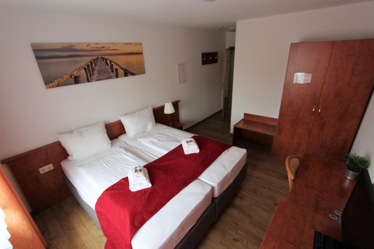 Hotel Leo Muehlhausen エクステリア 写真