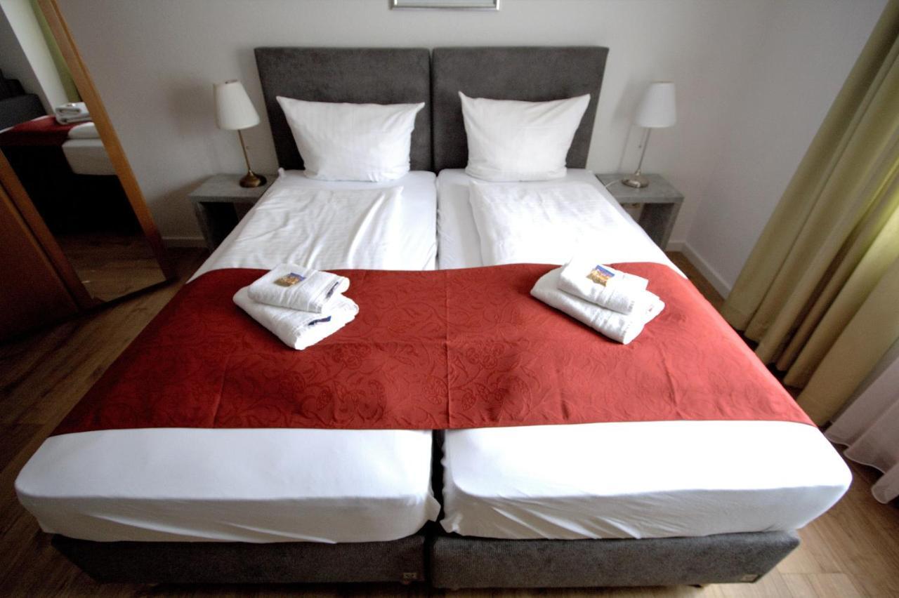 Hotel Leo Muehlhausen エクステリア 写真