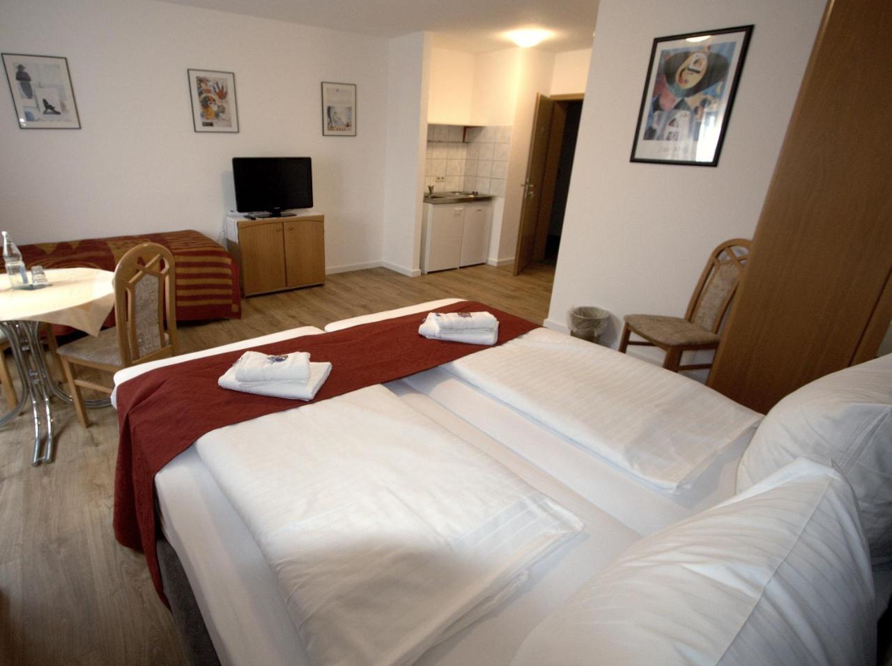 Hotel Leo Muehlhausen エクステリア 写真